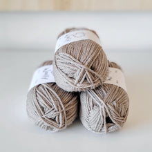 Load image into Gallery viewer, Woolly 8ply