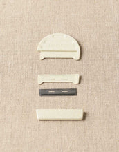 Load image into Gallery viewer, Cocoknits Fuzz Off Comb