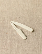 Load image into Gallery viewer, Cocoknits Fuzz Off Comb