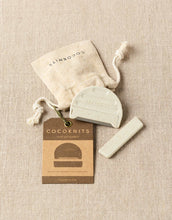 Load image into Gallery viewer, Cocoknits Fuzz Off Comb
