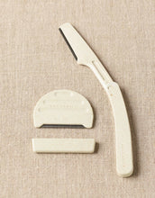Load image into Gallery viewer, Cocoknits Fuzz Off Comb
