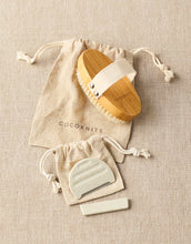 Load image into Gallery viewer, Cocoknits Fuzz Off Comb
