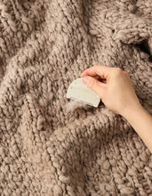 Load image into Gallery viewer, Cocoknits Fuzz Off Comb
