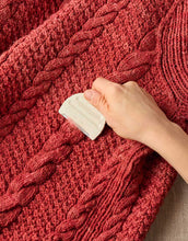 Load image into Gallery viewer, Cocoknits Fuzz Off Comb
